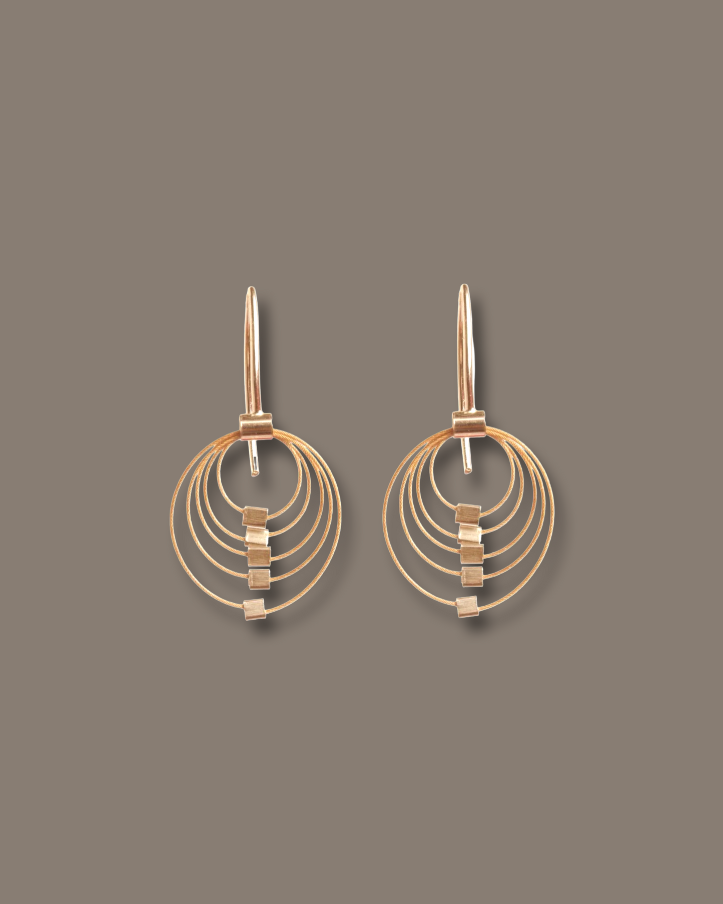 Mini Grad Circle Hook Cable Earrings