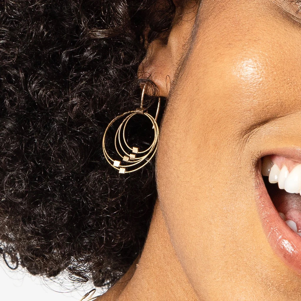Grad Circle Hook Cable Earrings